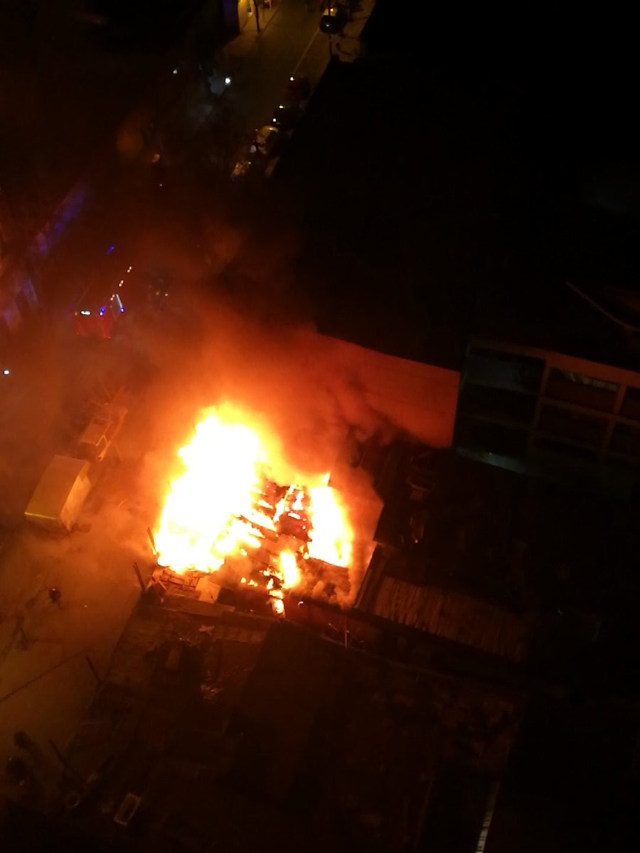 andre_geek's tweet image. Incendio en calle Fray Camilo Henríquez frente al líder @24HorasTVN @CNNChile @Mega @tv_mauricio