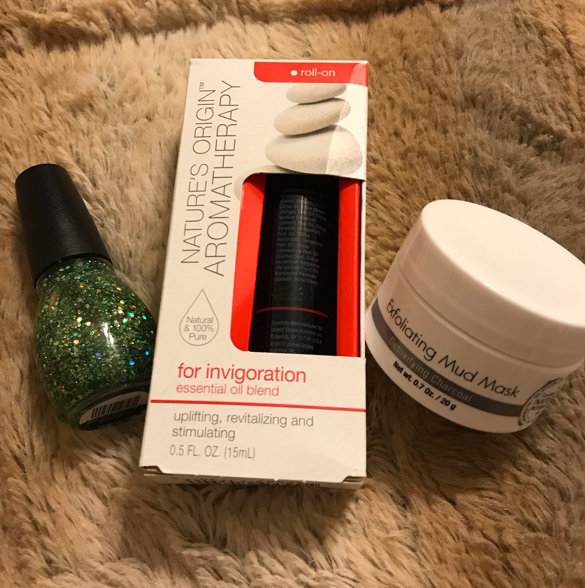 amarloww's tweet photo. I received these products free/complimentary for testing purposes. Plus two other products #MikeandIke #NotYourMothers https://t.co/j0iBhPTS5a
