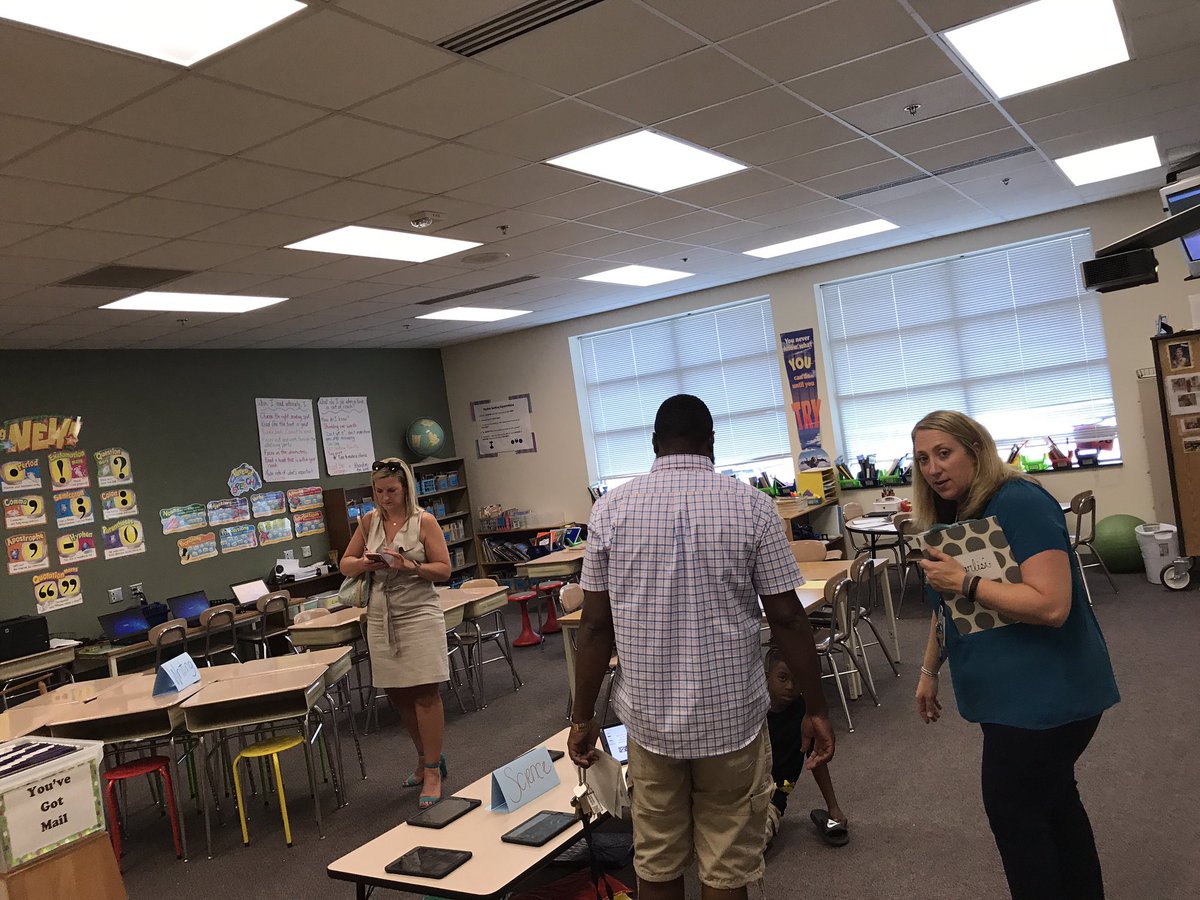 MsC_PtownElem's tweet photo. Look who's Peeking at their Seats!! #4thgrade https://t.co/GzCEymnSl9