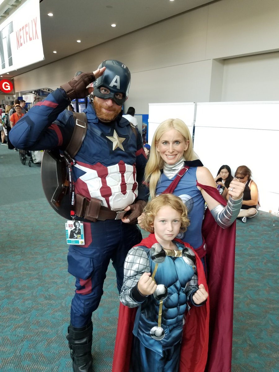 robbysroom's tweet photo. #SDCC2017 #ThursdayMotivation #ProtectSD! @Comic_Con #Thor #CaptAmerica #Valkyrie https://t.co/GuH8rvVpBv