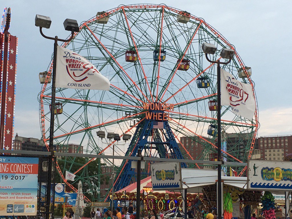 LeeaMuir's tweet photo. #coneyisland it's a long way up on the Wonder Wheel #amazing! https://t.co/930m0xUh5H