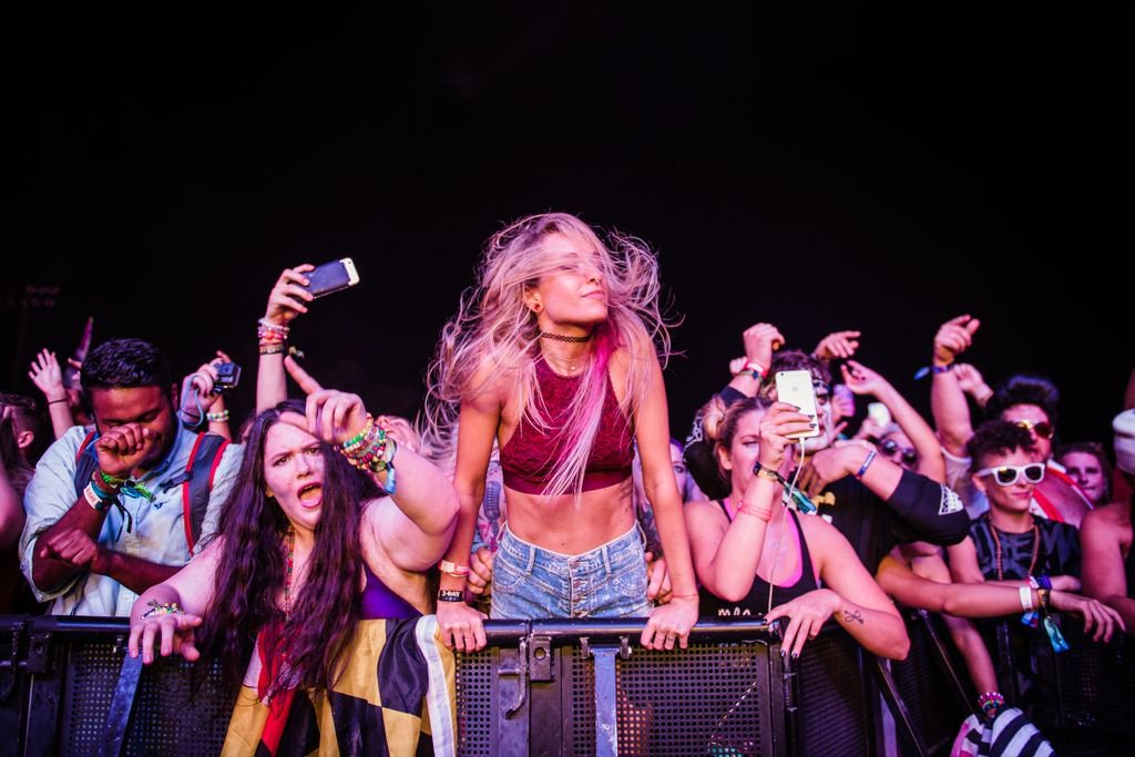 I'm so exhausted but it's almost Friday and I wish my hair was long enough to do this with #festivalready #voodoofest