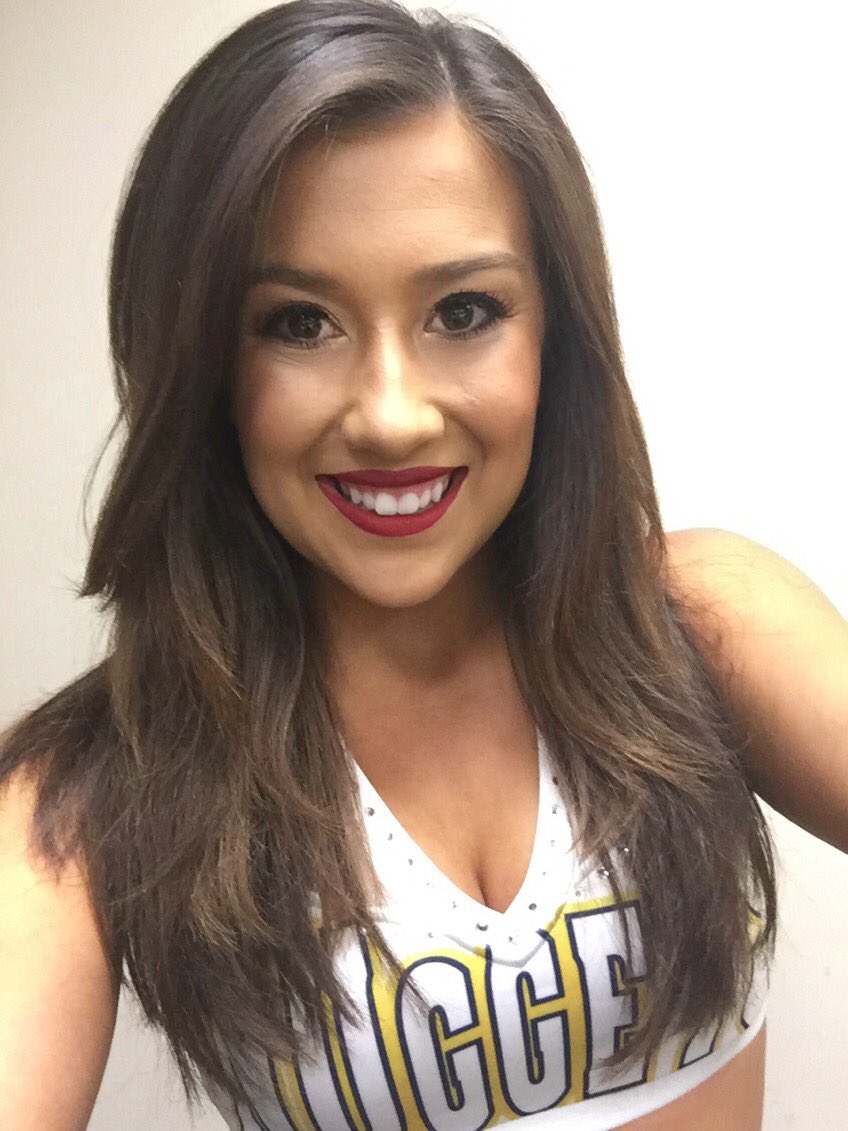 DND_Megan's tweet photo. Photo shoot night is my favorite! Even got to see the beautiful @DND_Becca! #LightsCameraAction 📸😃👯 https://t.co/ETktXv9W4v