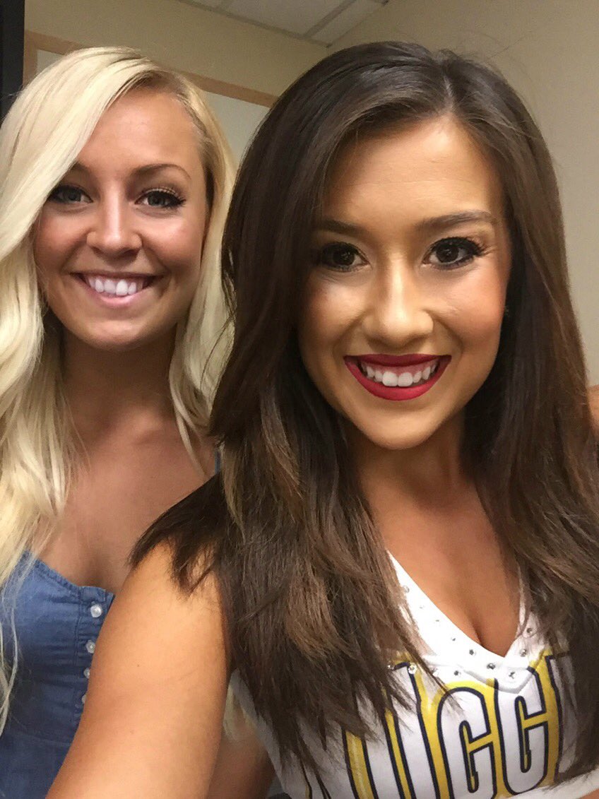 DND_Megan's tweet photo. Photo shoot night is my favorite! Even got to see the beautiful @DND_Becca! #LightsCameraAction 📸😃👯 https://t.co/ETktXv9W4v