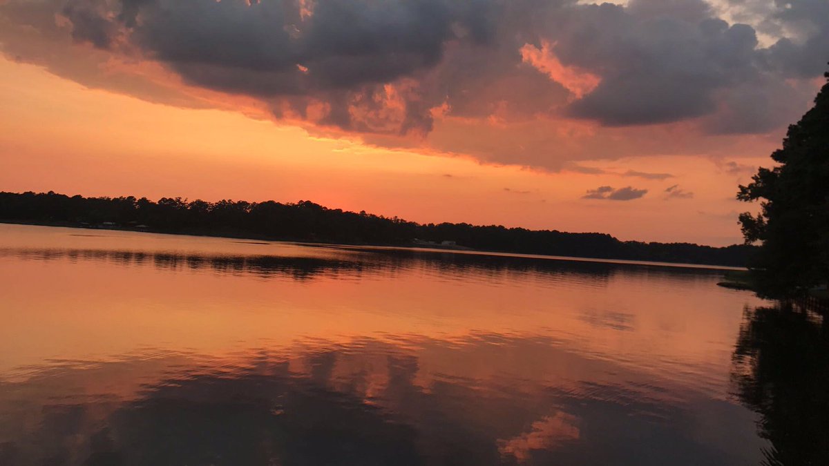 AllieGGraves's tweet photo. This didn't come from NO man. #notmanmade #GodisLiving #Holy #Mighty #Beautiful https://t.co/ne61qdmL2x