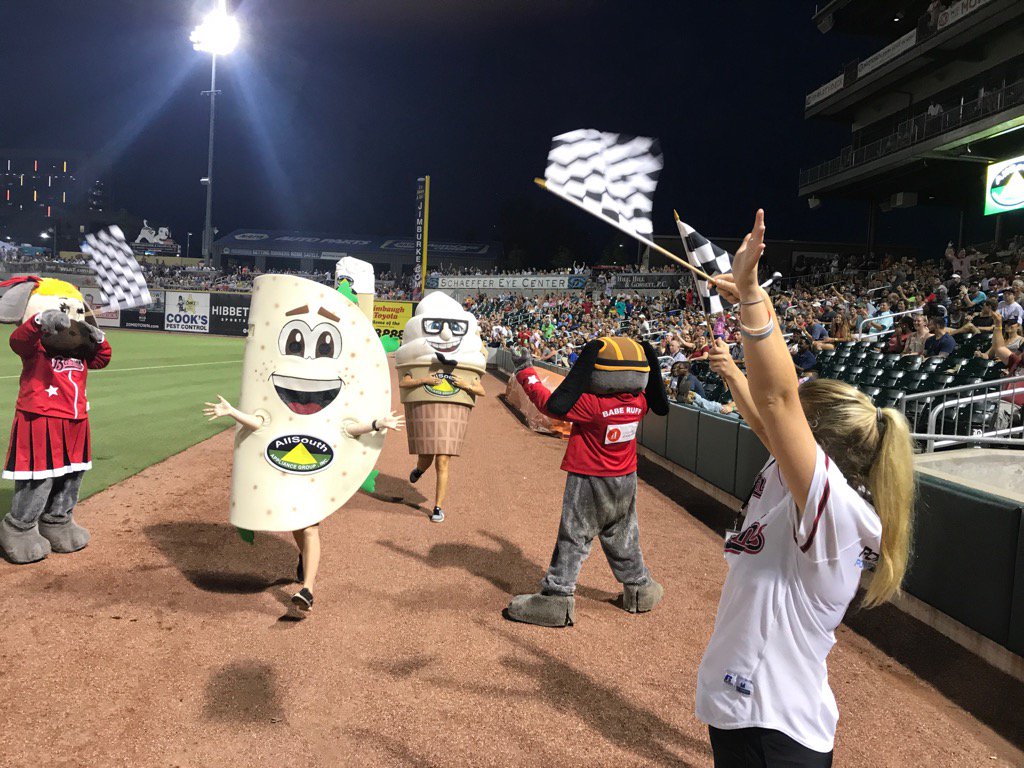 FastFoodTaco's tweet photo. #ThirstyThursday is just right for a win in the @AllSouthApp #FastFoodRace! https://t.co/f37TwjYmVj