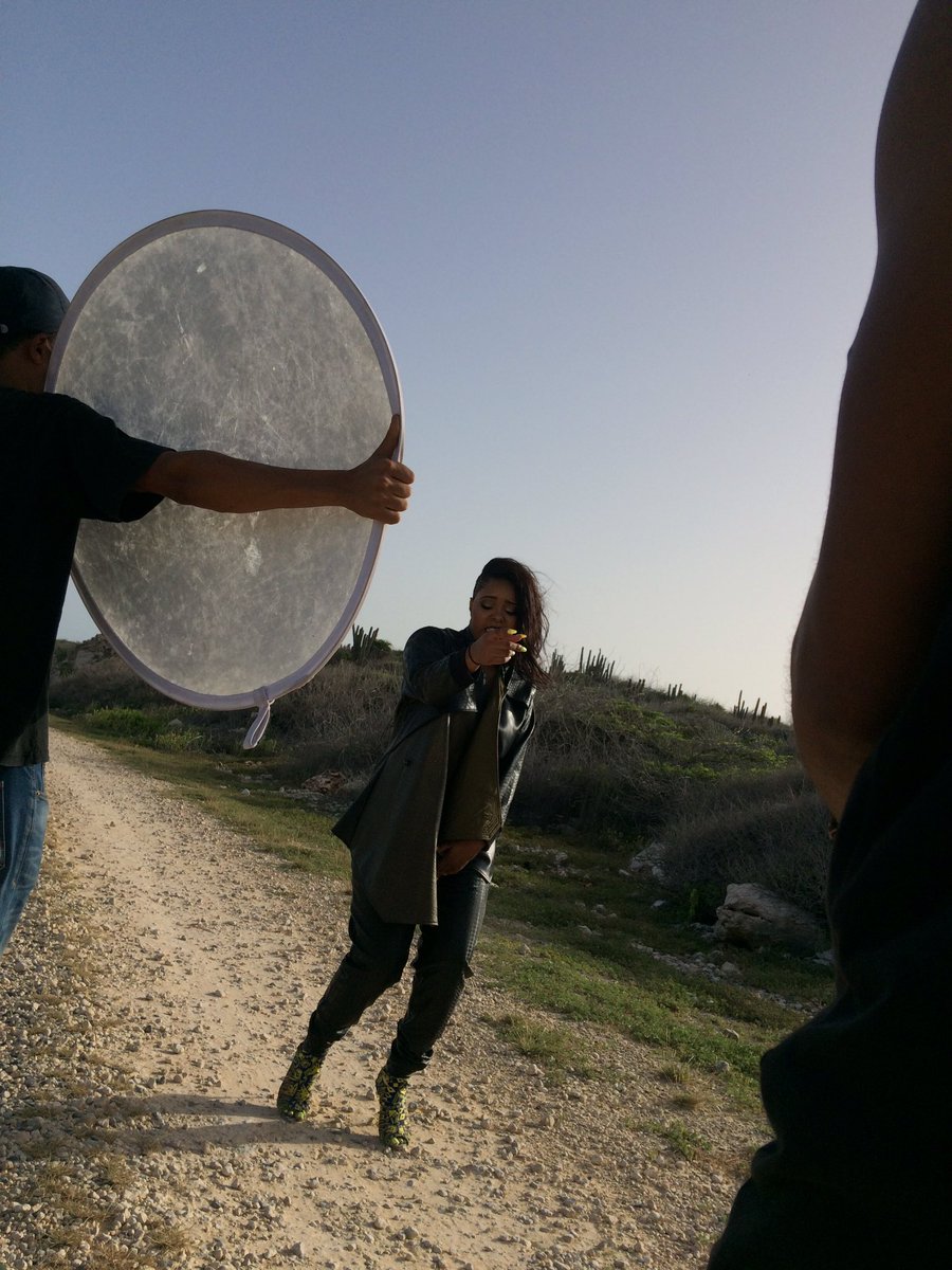 Yemi_PR's tweet photo. Producing today on set with @_minkjo #RightNow - @farenizzi ft @_minkjo https://t.co/BSju0ZB7dg