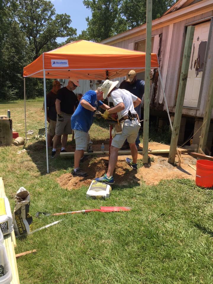 northparkpres's tweet photo. All-Church Mission Trip: Successful first (hot) (but rewarding) day. 🌞 Stakes set for the wheelchair ramp. #samaritanroad17 #nppc150 https://t.co/uAUt1Iz2nq