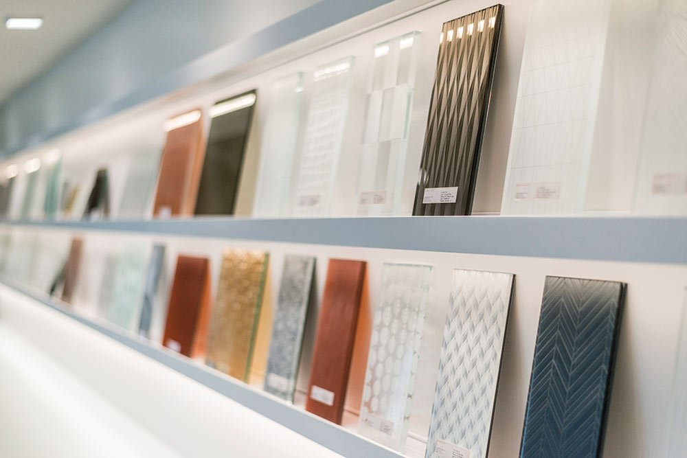 iands_design's tweet photo. Product options were incorporated into every space of @CarvartGlass' new Times Square office. https://t.co/I7iEbBdj4q https://t.co/zDGxg6jCHq