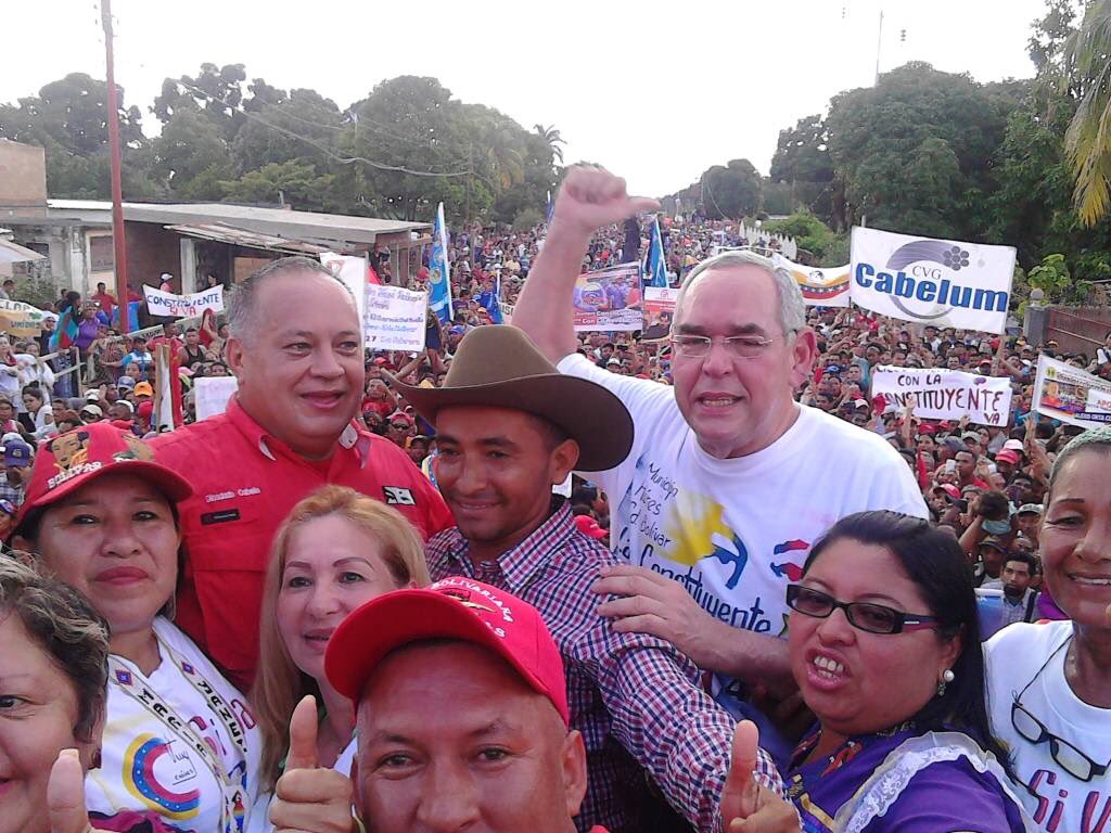 ZulimarRodrigu5's tweet photo. Pueblo unido dice si a la Constituyente @NidiaDeRangel @rangelgomez https://t.co/oPDFapW6ld