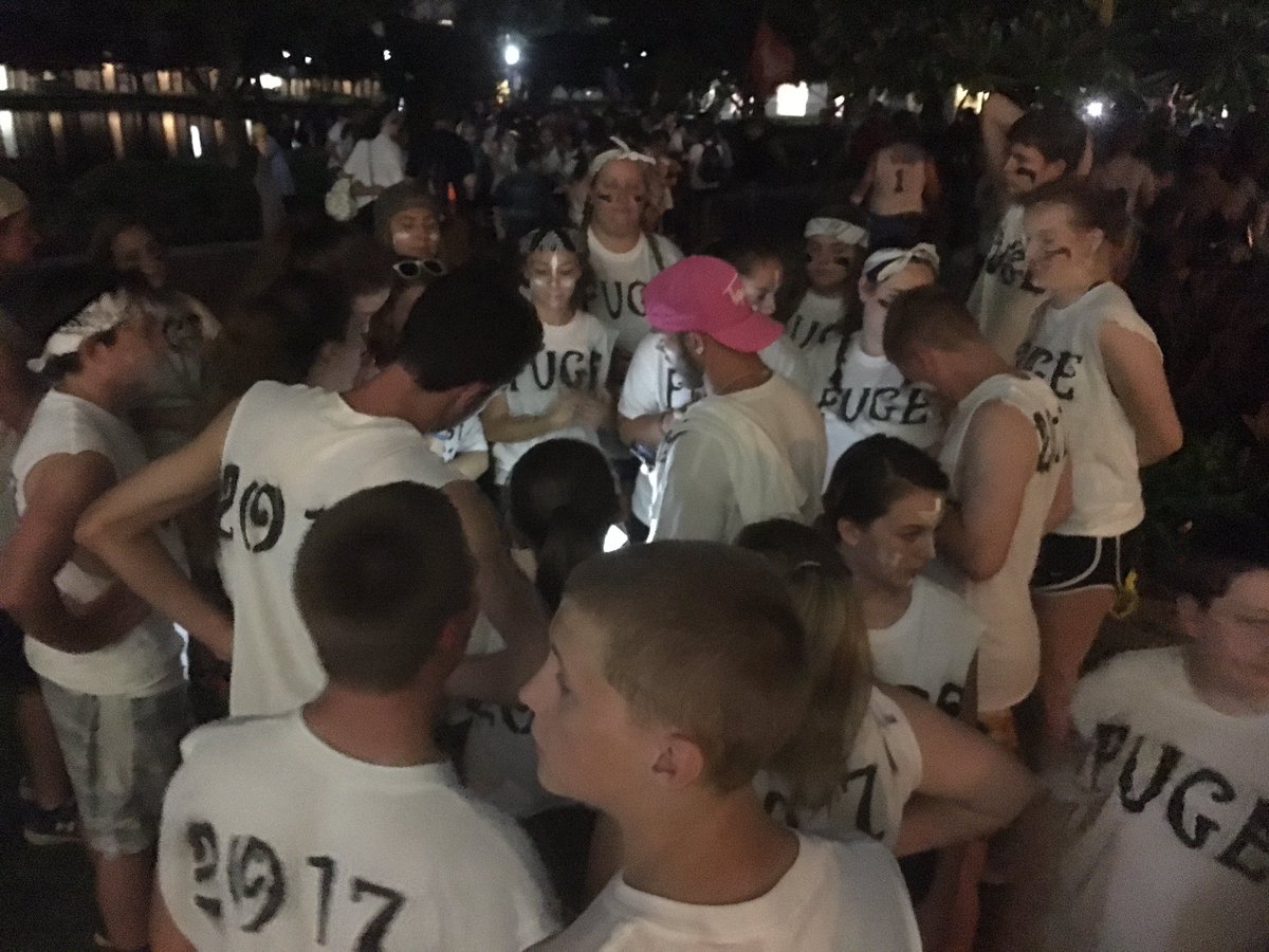 fbclostudents's tweet photo. Prepping for #MegaRelay at #csufuge17! Our first heat is just moments away! #whiteout https://t.co/gsS8LauGbr