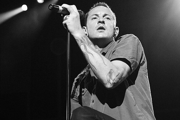 AdyFara1's tweet photo. #RIPChesterBennington ..  We Will Miss you . https://t.co/hTKhjItfQZ