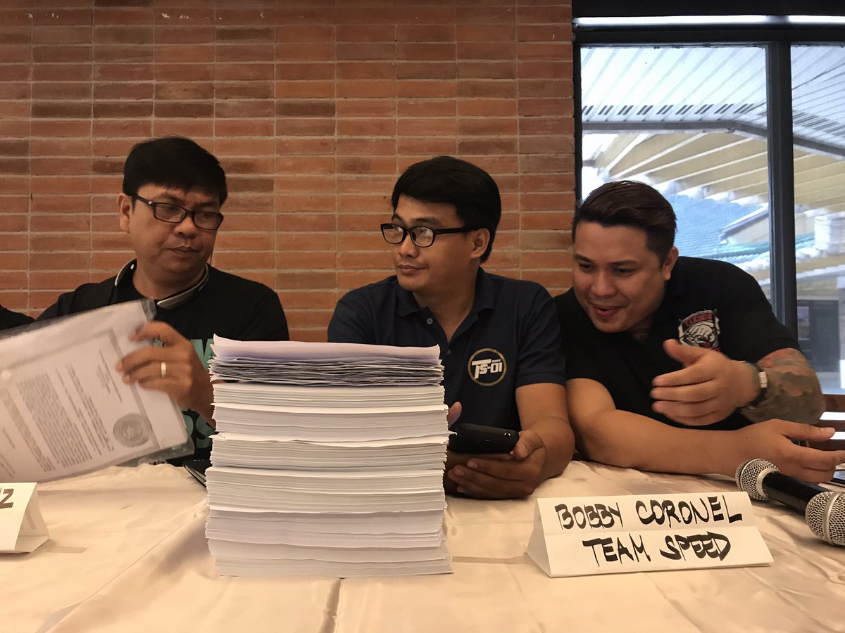 ramboreports's tweet photo. TODAY: Grab, Uber drivers to file 120,000-signature petition vs LTFRB to lift their July 21 2016 order. @rapplerdotcom https://t.co/rLSbkrqc36