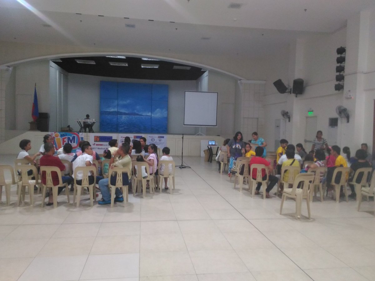 rhspro6's tweet photo. @HSPnp @pnp_region6 rhs6 dental team led by psi tabugo conducted dental mission to pwd at diamond jubilee hall, ilo2 ct on jul 20. https://t.co/o6oEksiu0K