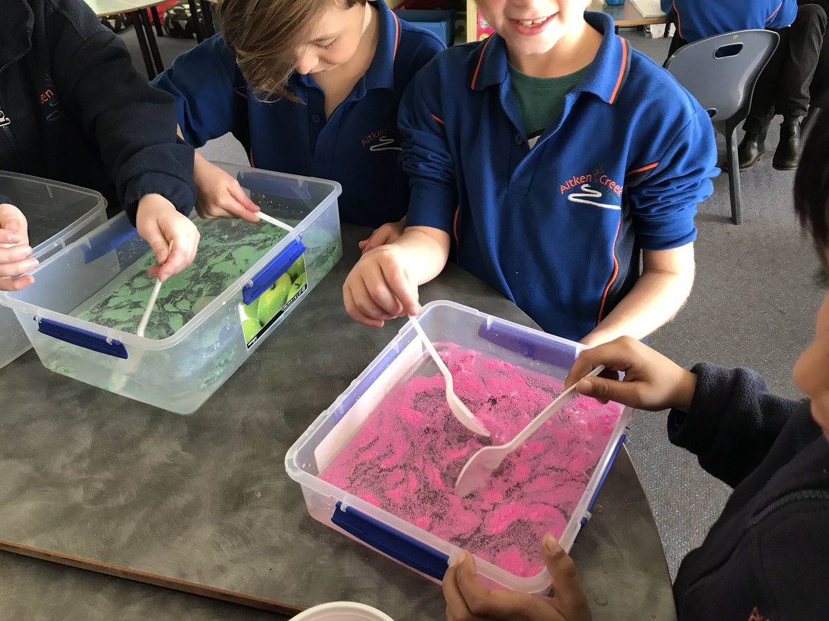 ellie_damou's tweet photo. Exploring even more provocations for CBL #magicsand #problembasedgames #techbuilding @AitkenCreekPS @MrsRushworth https://t.co/B3OllelAxn