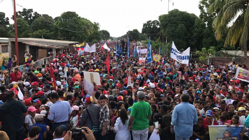 ConElMazoDando's tweet photo. Cabello encabeza concentración en apoyo a la ANC desde Bolívar - https://t.co/3ibFjGP5W1 https://t.co/1U0FElHbPO