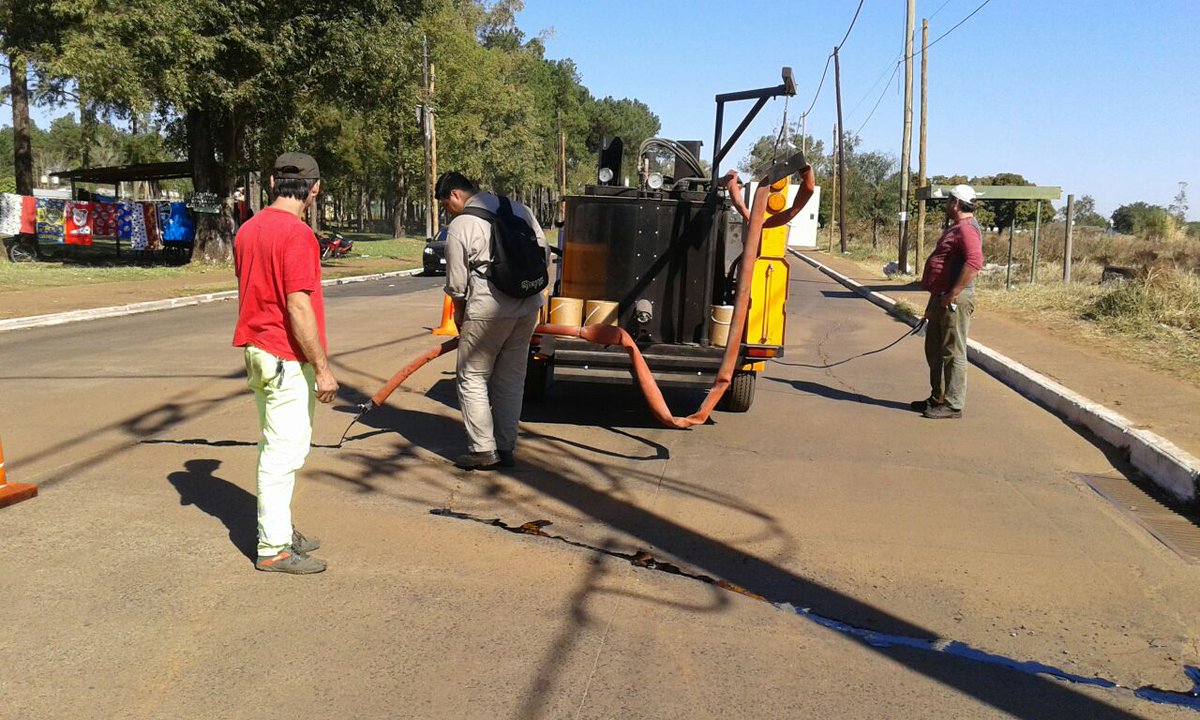 ObrasPublicasOk's tweet photo. Trabajo de sellado de fisuras y grietas en la Av 147
#ItaembeMini
Esperamos que hayan pasado un gran día del amigo! https://t.co/PCgkVFnl3Z