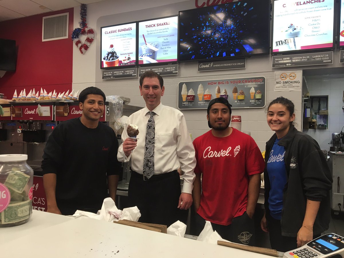 ChaimDeutsch's tweet image. During this 🌞heat advisory, please remember to check on your 👵senior neighbors (and it can't hurt to bring them some @CarvelIceCream)! 🍦