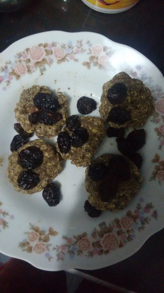eldacahuana's tweet photo. Eu sou chef 😁😋🌰🍘🍕🍪 #Postres https://t.co/SzfqZVMFIP