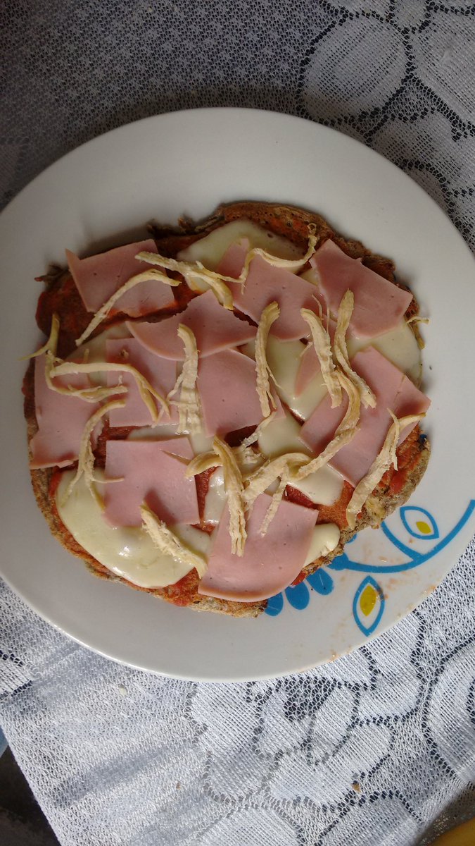 eldacahuana's tweet photo. Eu sou chef 😁😋🌰🍘🍕🍪 #Postres https://t.co/SzfqZVMFIP