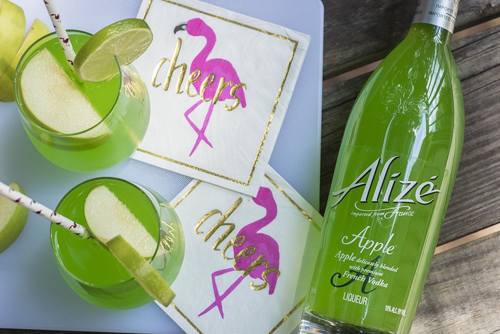 BlushingBlack's tweet photo. How to Make the Perfect Apple Fizz Cocktail using @AlizeInColor's newest flavor, Apple! #ad #AlizeinColor #AlizeApple https://t.co/QRNY4fczyn