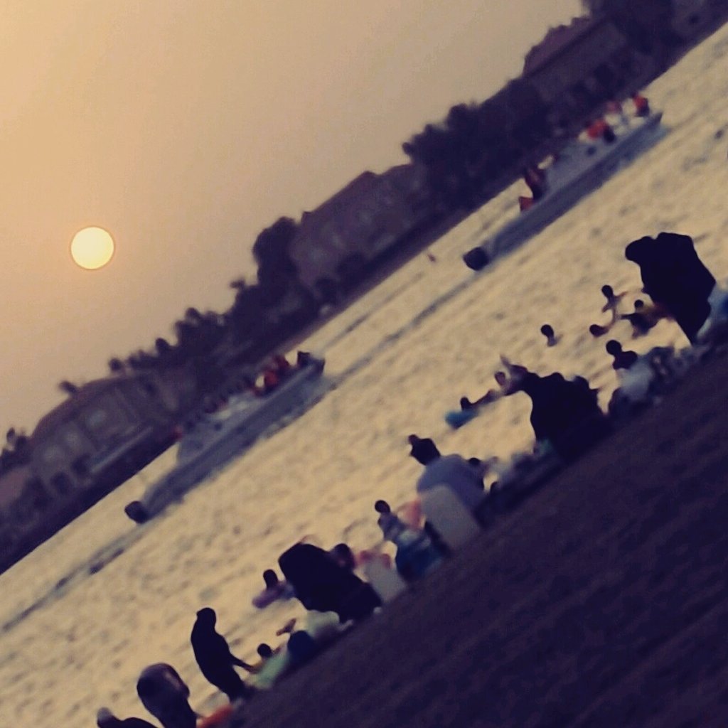 atz100011's tweet photo. ماعاد تفرق وش تخبي لي الايام 
 جاني اللي كفاني وخاطري طاب.؟؟ https://t.co/WMo57eCmpl