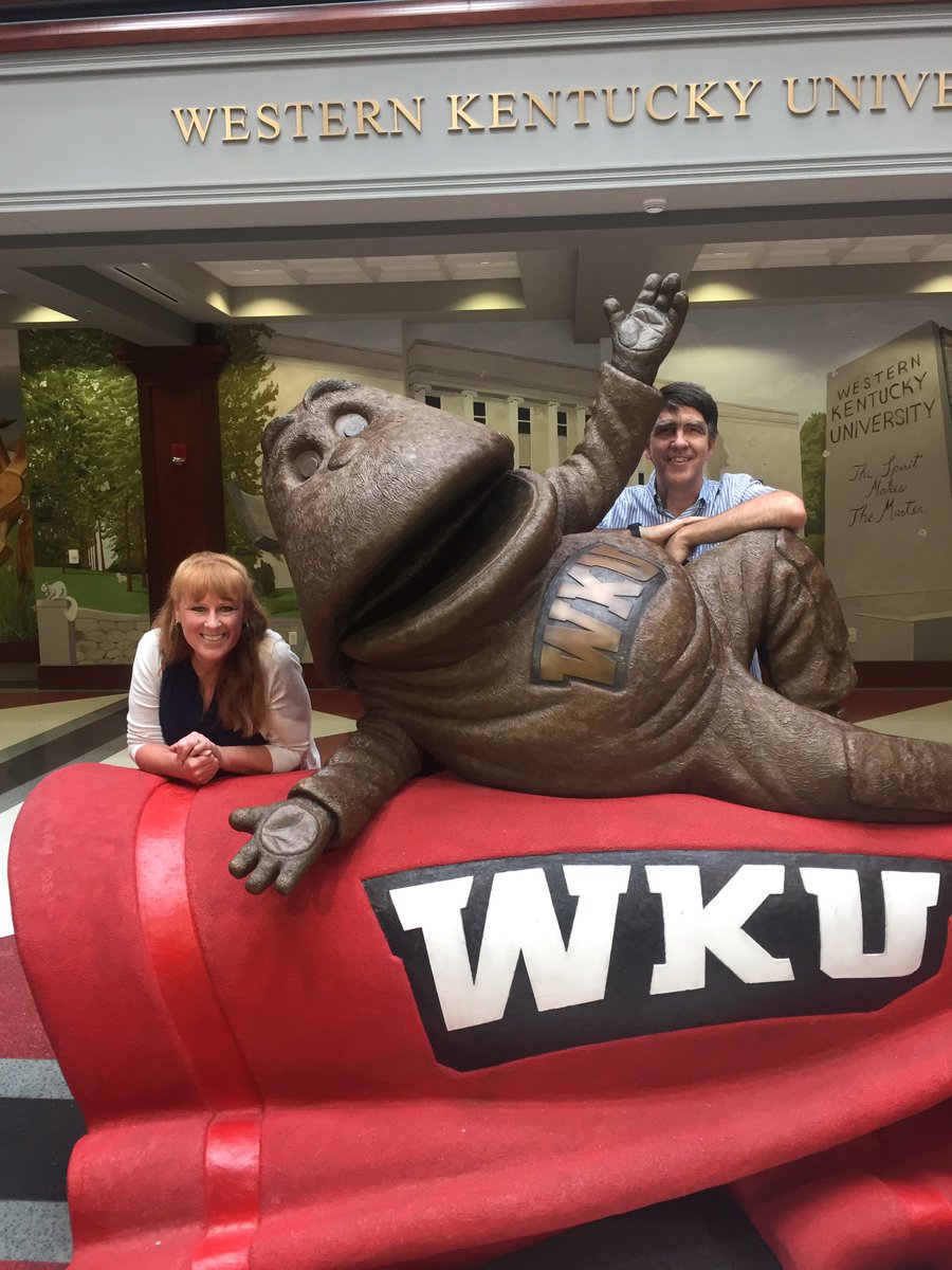 TOPGuideAmy's tweet photo. Had to catch a picture of my parents with Big Red when they came to visit me today! https://t.co/BxVKikIk4c