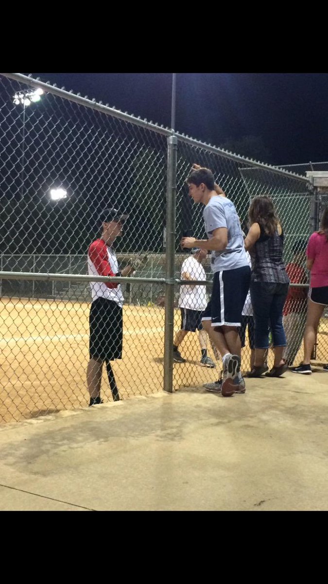 ConorMurphy09's tweet photo. 2 years apart :-,) #BleacherBabe https://t.co/dixePlzzmY
