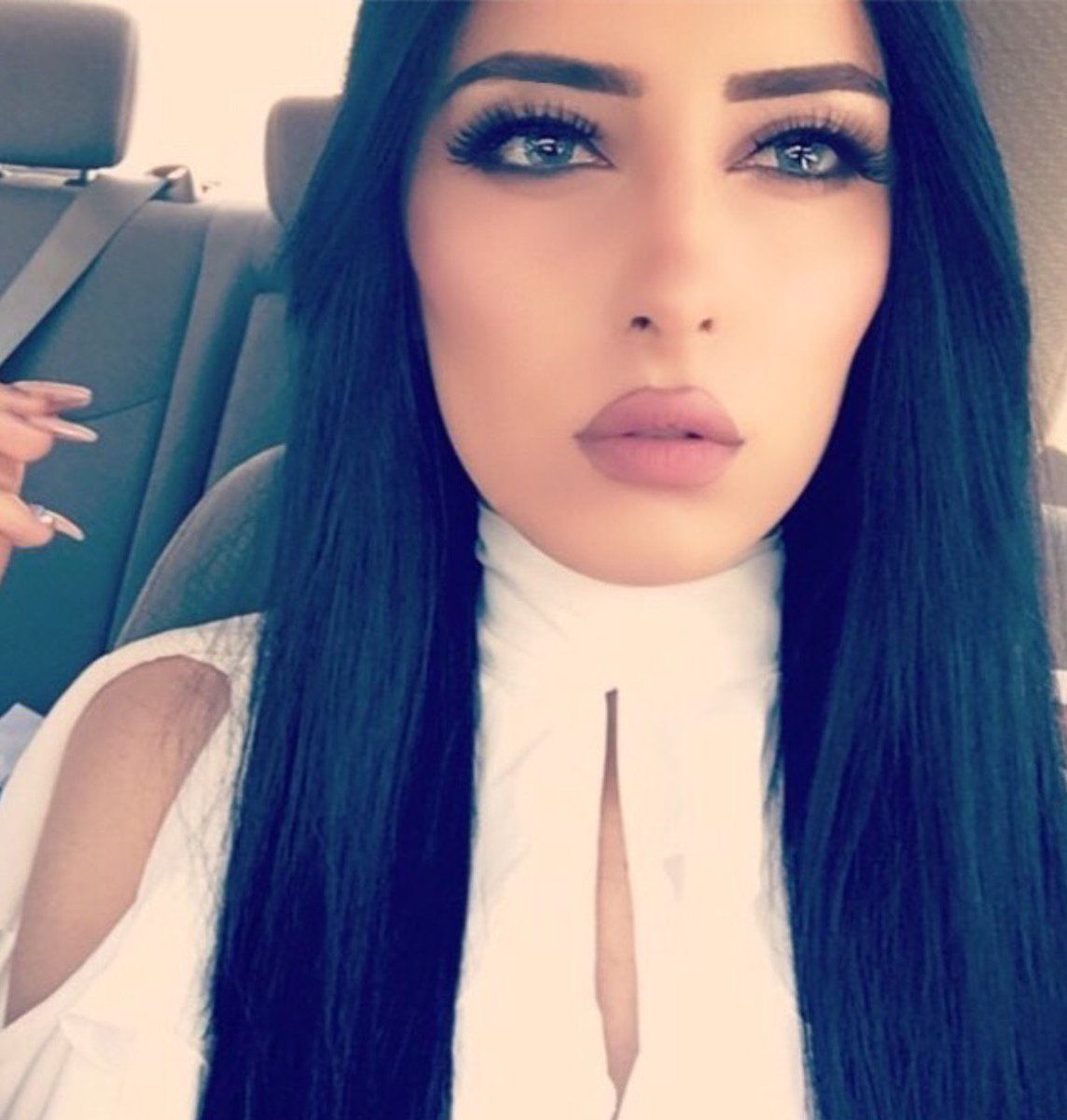 5L6HCgIVLz8CcnV's tweet photo. @Joanna_qhtani #النقاب_لايمثلني نعم وبقوة وجهي هوتي ☺️🤚🏻 https://t.co/FNYDihJsfd