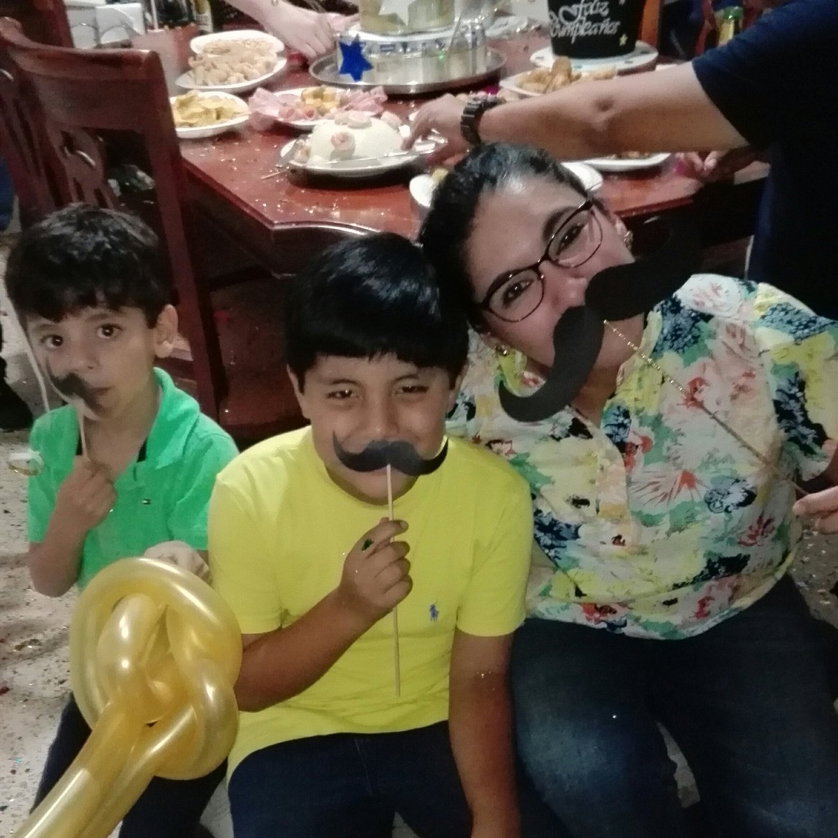 mircarlity's tweet photo. #NuevaFotoDePerfil #mostachos https://t.co/yDImRgYrhd
