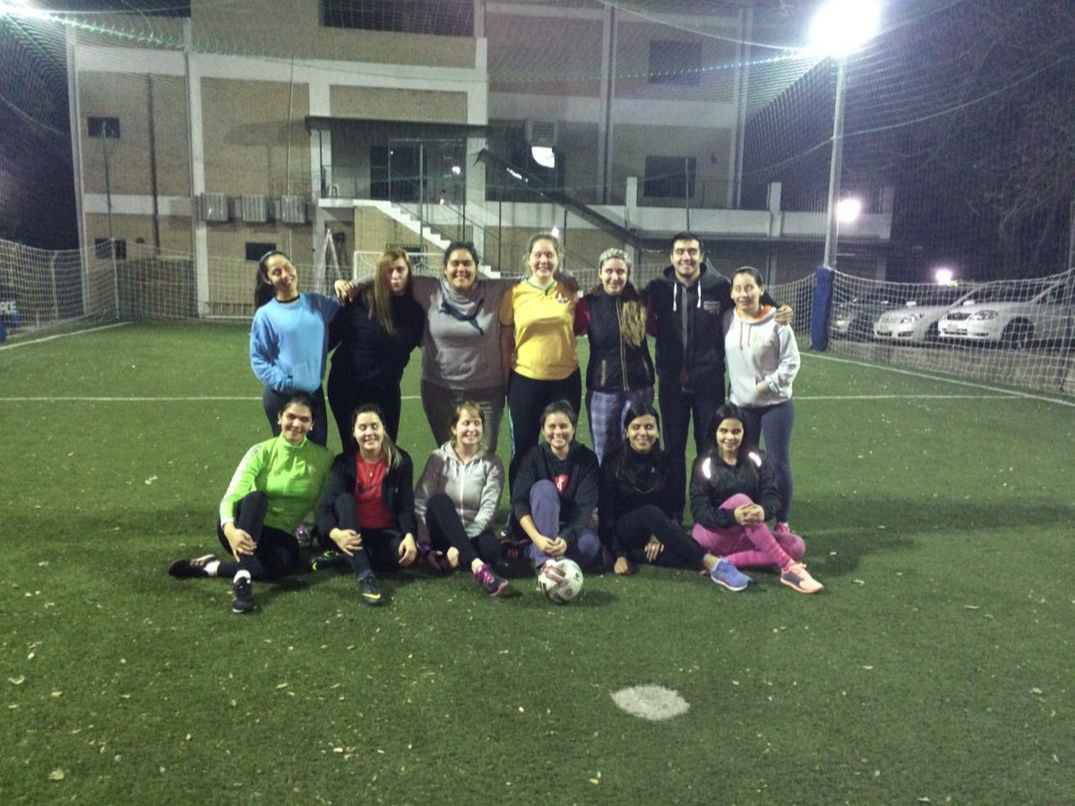 BLadies09's tweet photo. Buen entrenamiento el de hoy #BVBL 🐝🍯⚽️💛 https://t.co/v6uz47sfDf