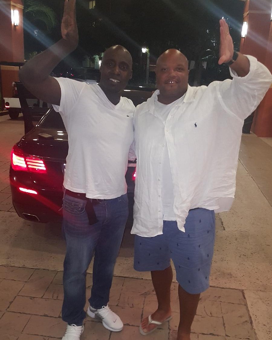 coachlester91's tweet photo. #wintheday the #MnMboys together again. #collegeroomie #footballteammate #FratBrother a brotherhood since 89' https://t.co/gQGGmvFyfY
