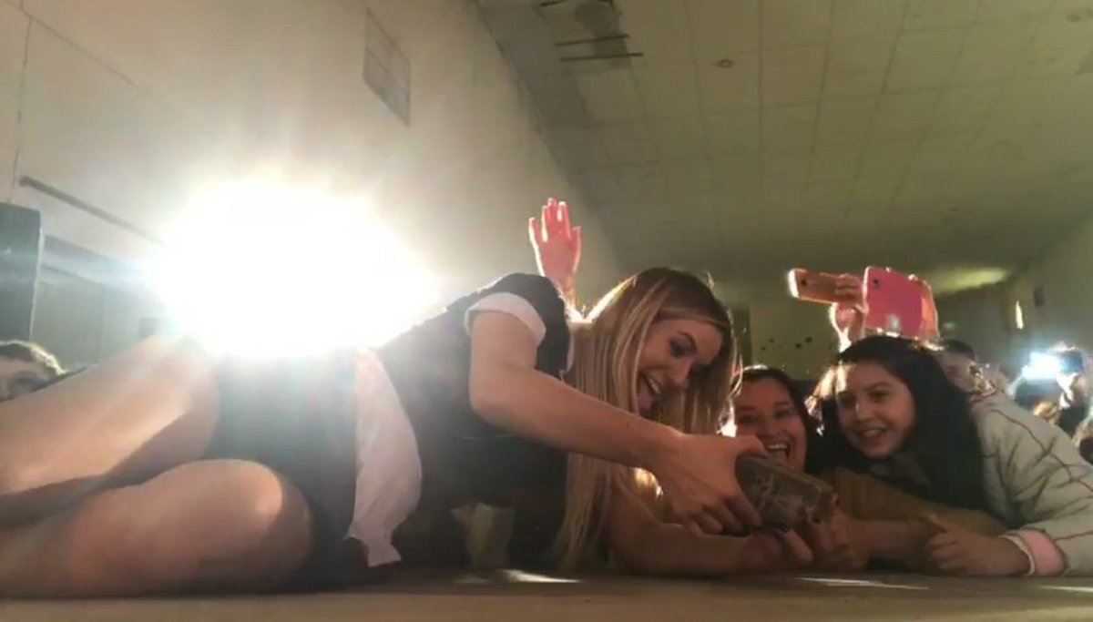 envivo_com's tweet photo. Flor Vigna en todas las funciones 👏👏👏👏👏👏👏👏👏👏 #Abracadabra @EvolucionUV https://t.co/6ivMge9YlY