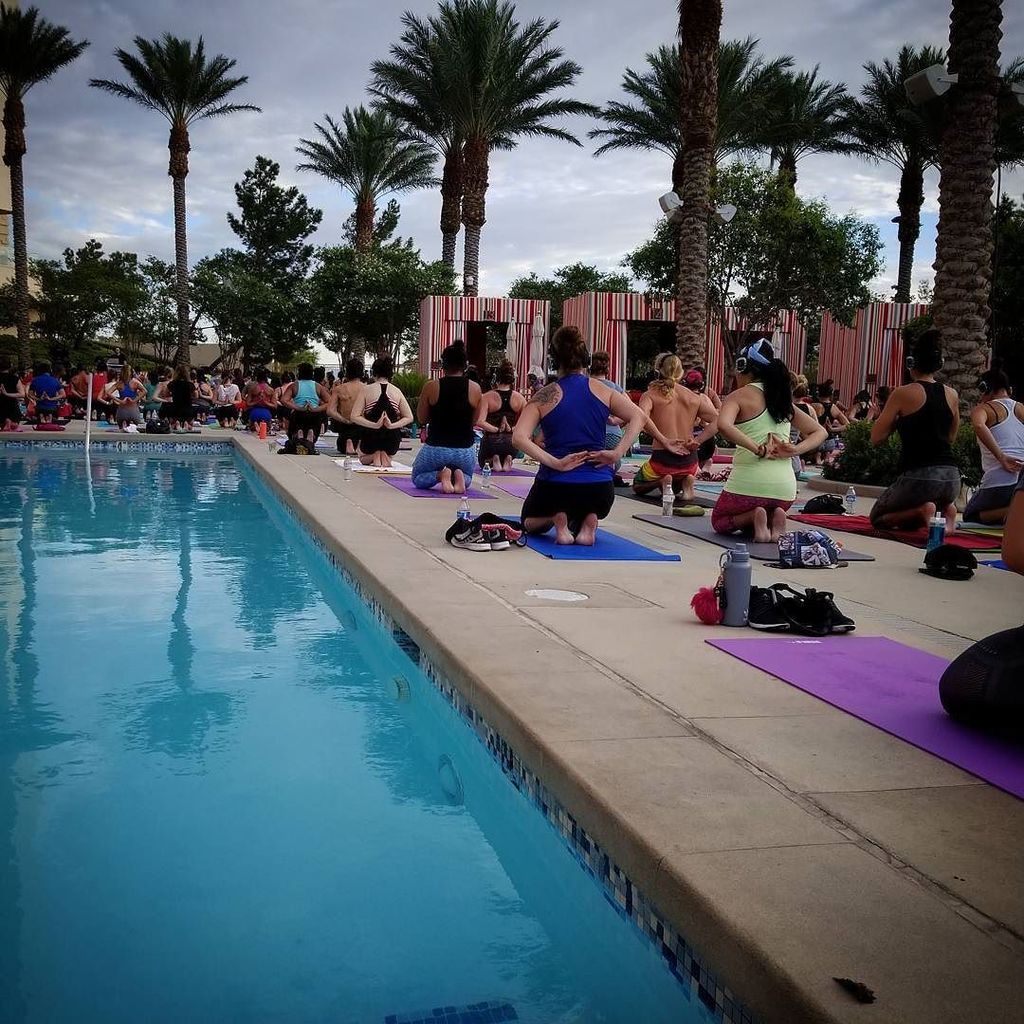 SunglassOS's tweet photo. #enjoying #silentsavasana at #redrock ! #love #yourself #enough to #struggle #inlovewetrust https://t.co/lQwbwZ7REY https://t.co/ARQNUMyiqJ