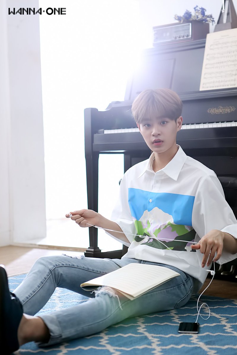 WannaOne_twt's tweet photo. Wanna Oneㅣ티저무비 #5 이대휘

티저무비 비하인드 스케치를 공개합니다⭐️
 
#WannaOne #워너원 #Wannable #워너블 #강다니엘 #박지훈 #이대휘 #김재환 #옹성우 #박우진 #라이관린 #윤지성 #황민현 #배진영 #하성운 https://t.co/Z77wbaWajL