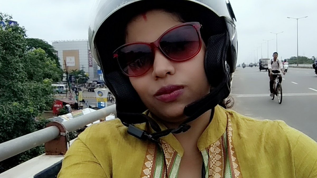 kumariika's tweet photo. #SelfieWithHelmet PS: I wasn't driving while clicking myself, request everybody else to do so. #RoadSafety #Odisha https://t.co/s5vvINb2ZK