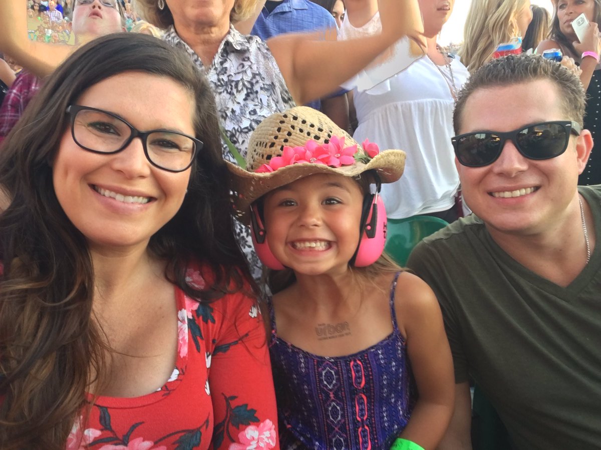 DeenaUrban's tweet photo. Even tho Mia was heartbroken she couldn't bring her sign in.. we still had an amazing time (and still snuck it in 😬) @KeithUrban @bummerman https://t.co/YWoStlGfMn