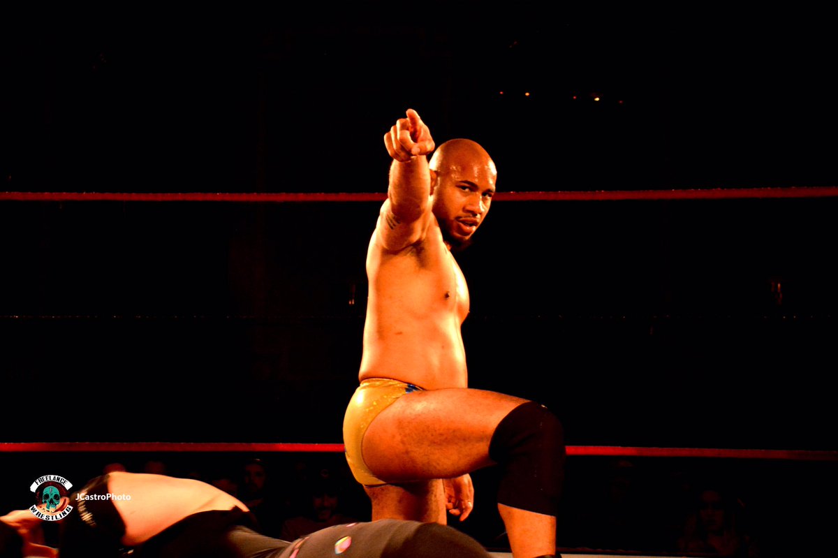 JCastroPhoto12's tweet photo. This IS Where the Money is! #mattcage #chicago #goat @proudcaucasian @FreelanceWres https://t.co/5qNkSEKRQw