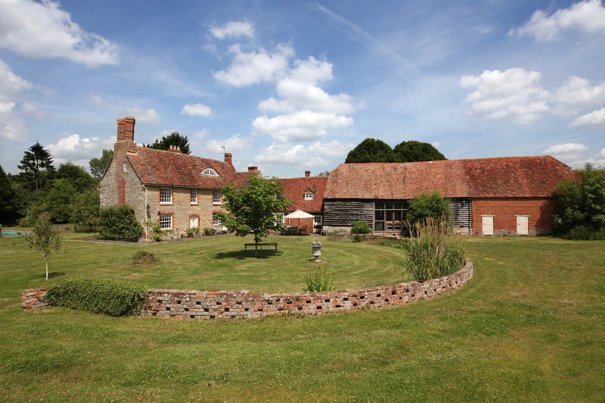 EdwardWelton's tweet photo. An outstanding period manor farmhouse in a peaceful edge of village setting https://t.co/GGGvwXP4J7 @KFCountryHouses https://t.co/afASrrEj4V
