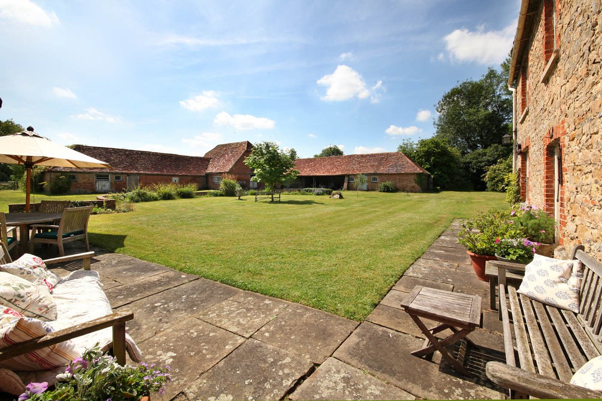 EdwardWelton's tweet photo. An outstanding period manor farmhouse in a peaceful edge of village setting https://t.co/GGGvwXP4J7 @KFCountryHouses https://t.co/afASrrEj4V