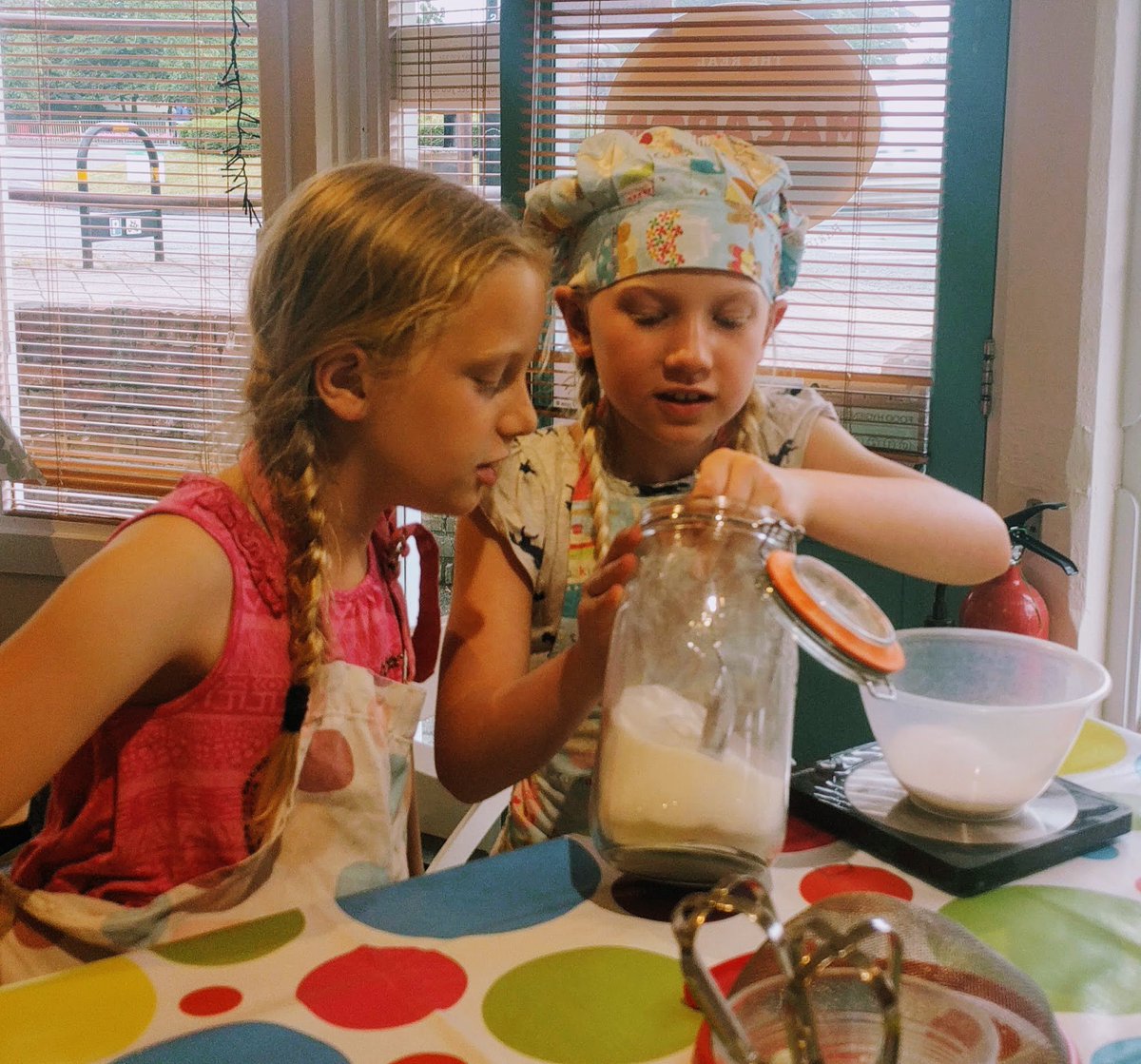 There's a couple of spaces left on our Bake With Me session for Tuesday, 25th July at 2pm. Don't miss out! ow.ly/u3Ck30dNoRA #macarons