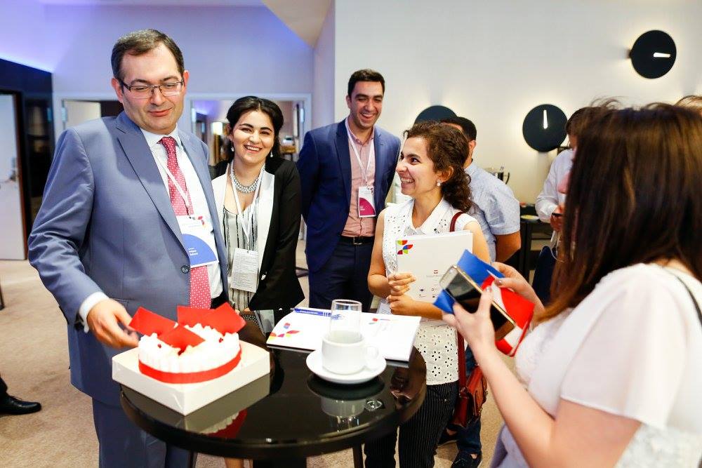 aytan_aliyeva_'s tweet photo. Azerbaijani delegation organized a little birthday surprise to Mr. Babayev within the EaP Youth Forum, june 22, 2017/Poland. #eapyouthforum https://t.co/kyT02BK1W9