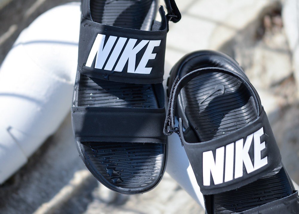 Fukusoku_Sapuri's tweet photo. 爆発的な流行!NIKE TANJUN スポーツサンダルの着用レビュー!
続き↓
https://t.co/ZbD9clNaQB
#ナイキ #nike #ナイキタンジュン #niketanjun #スポーツサンダル
画像出典 https://t.co/nfmui8HDLK https://t.co/C9sn5d4IZs
