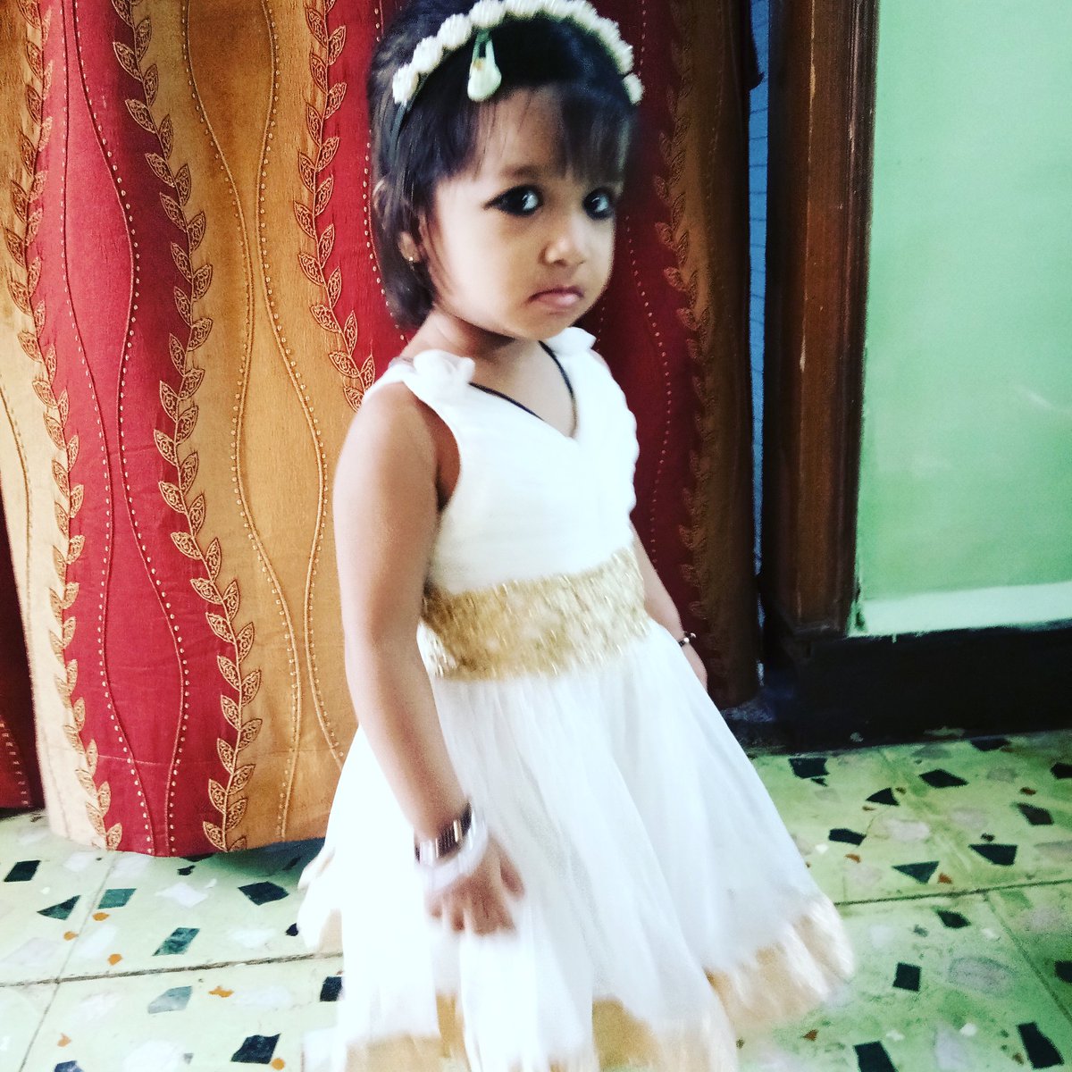 nnikhilnj's tweet photo. @ImHarmanpreet look at her expression she surely wants it... Get it girl... #WWC17 @BCCI #daughter #nivika https://t.co/J0AShOUP4q