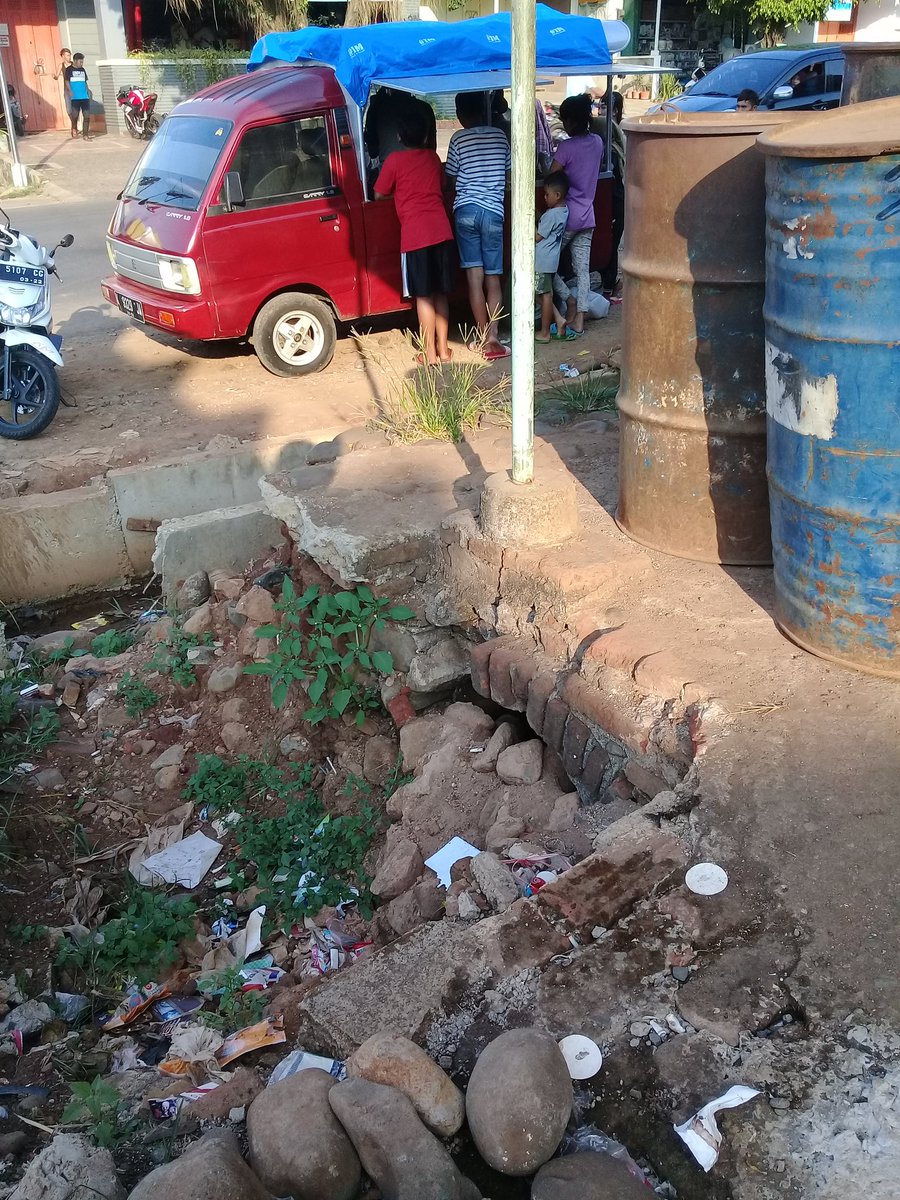 Setelah setahun tak tinggal, penthol goreng mbah woyo pasar ngablak ganti tunggangan. Cc <a href="/Sekitar_Pati/">Pati Bumi Mina Tani</a>