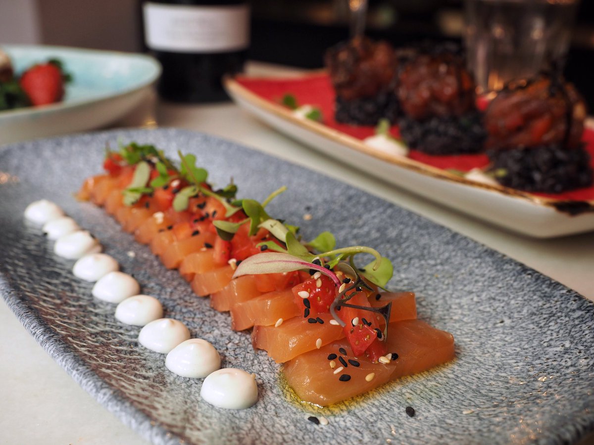 BornVoraz's tweet photo. Sashimi de salmón, es sólo una de las delicias que encontraréis en nuestra nueva carta. ¡Os encantará! https://t.co/xIV9mlxUNf