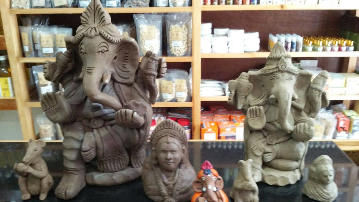 OrganicNaturo's tweet photo. 100% natural clay Ganesha from Naturobell. #ecofriendlyganesh #nopollution #natural. For orders pls call +91 91080 18444 , +91 99009 54847 https://t.co/RhVCui9lik