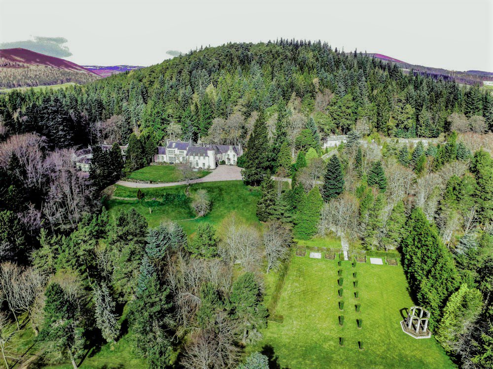 SusanJReid's tweet image. Looking forward to welcoming our clients from the US today @candacraig for their week long Scottish experience #exclusiveuse #topclient