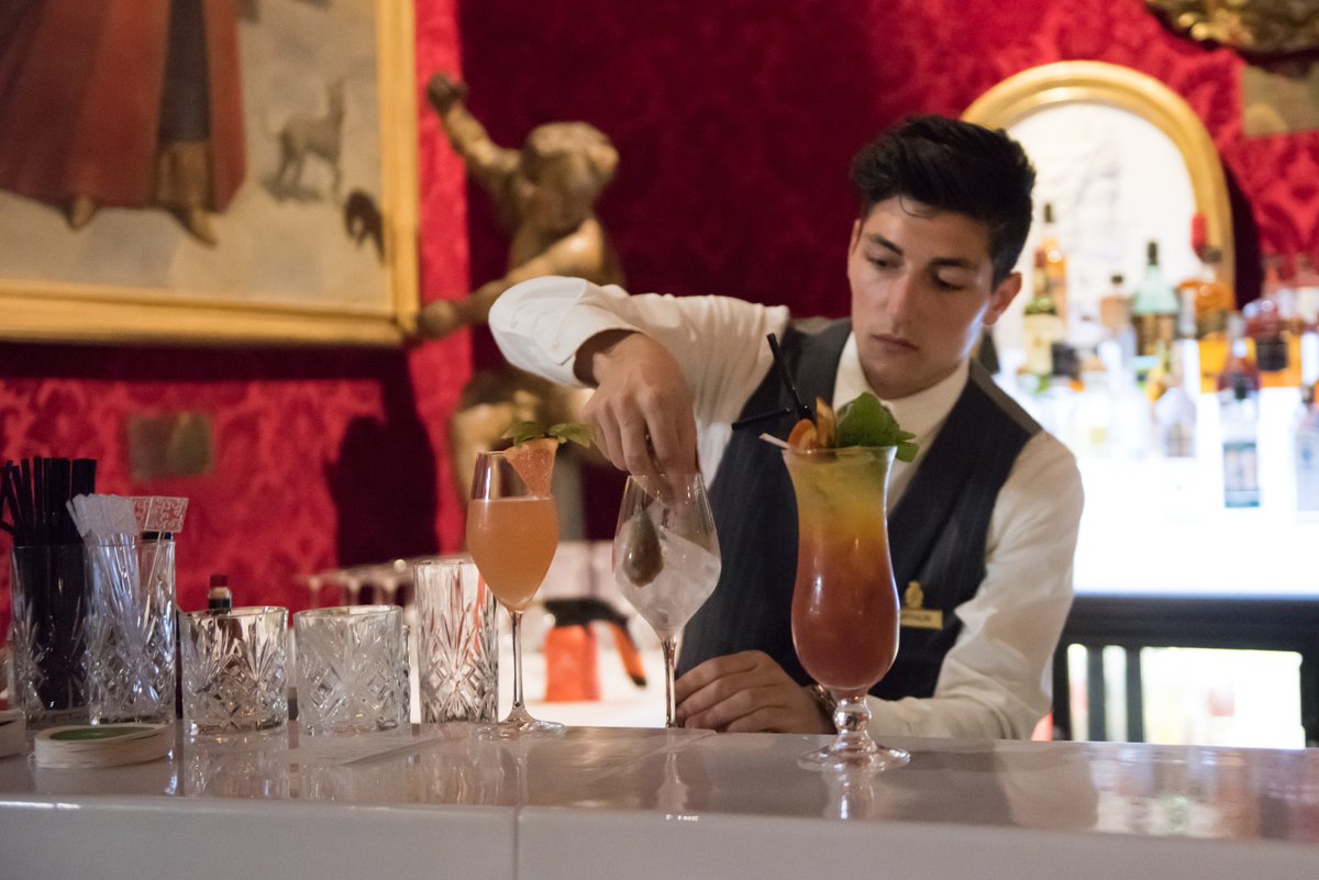 NegrescoHotel's tweet photo. Personnalisez vos cocktails au #37PROM, « THE terrace to be » ! #NegrescoStyle https://t.co/Qew784j5RQ