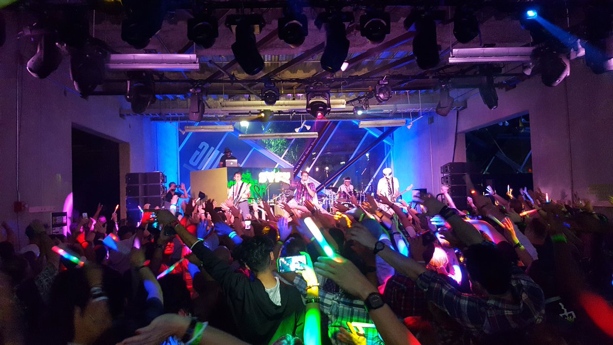 MacMordin's tweet photo. @SYFY and @thenerdmachine Thanks for a kickass dance party!! #ClosedItDown See you again on Saturday! #VivaLaNerdolution https://t.co/JB5jkbcibK